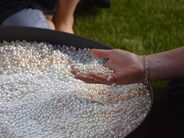 An der Perlenschale. Poem of Pearls. Foto: Kerstin Leitschuh
